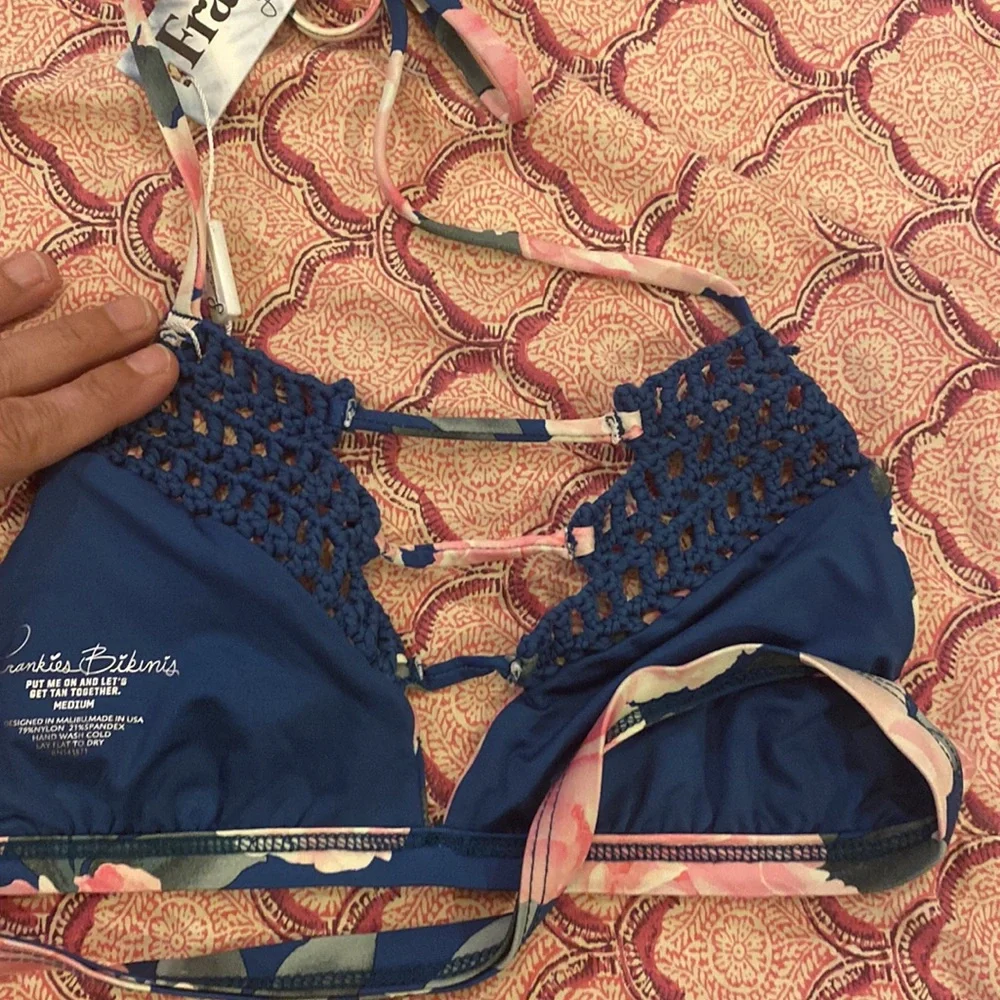 Frankies Bikinis nwt top